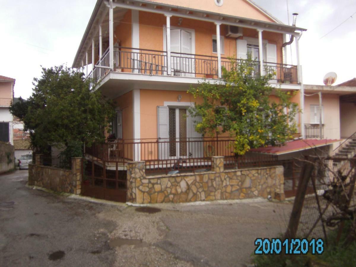 George'S House Apartment Agios Matthaios  Ngoại thất bức ảnh