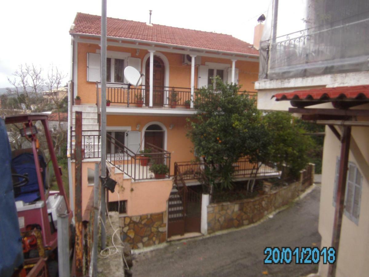 George'S House Apartment Agios Matthaios  Ngoại thất bức ảnh