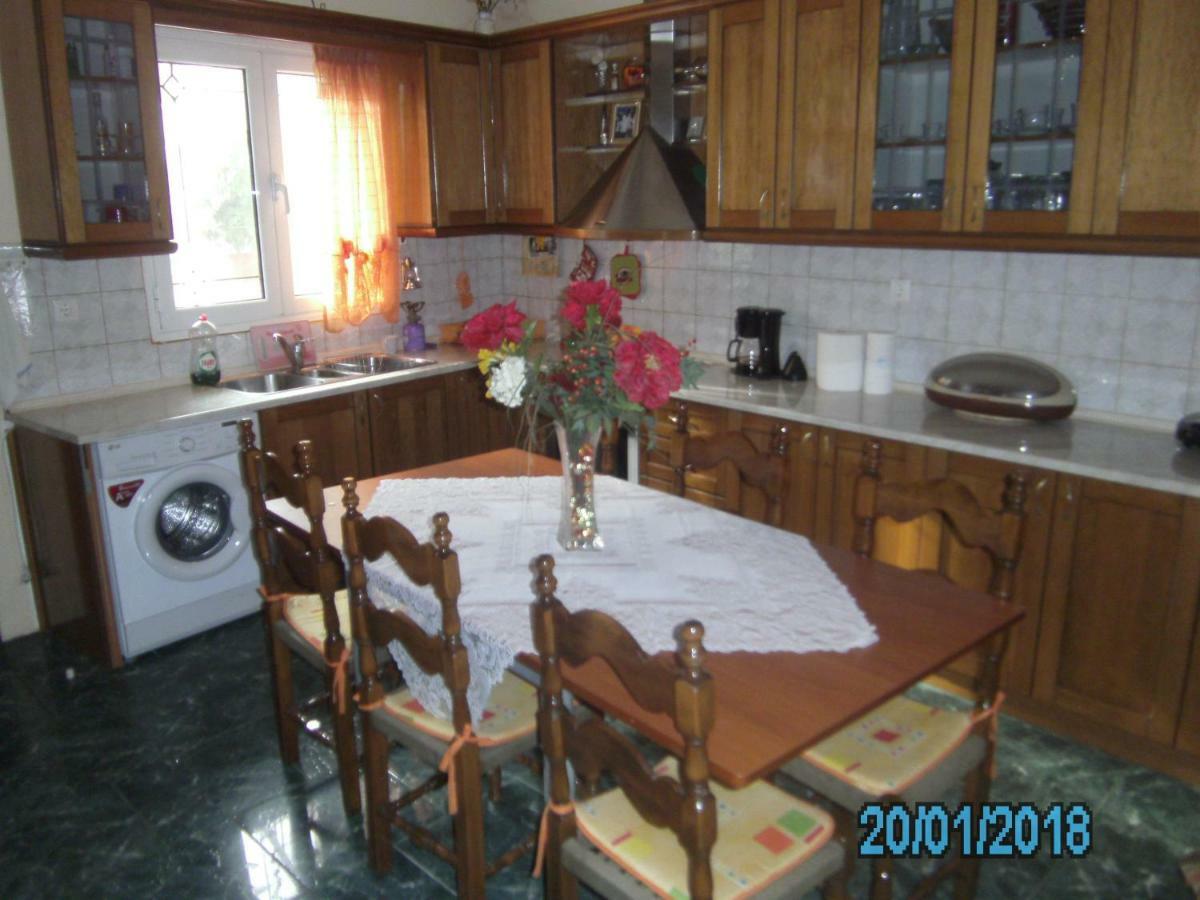 George'S House Apartment Agios Matthaios  Ngoại thất bức ảnh