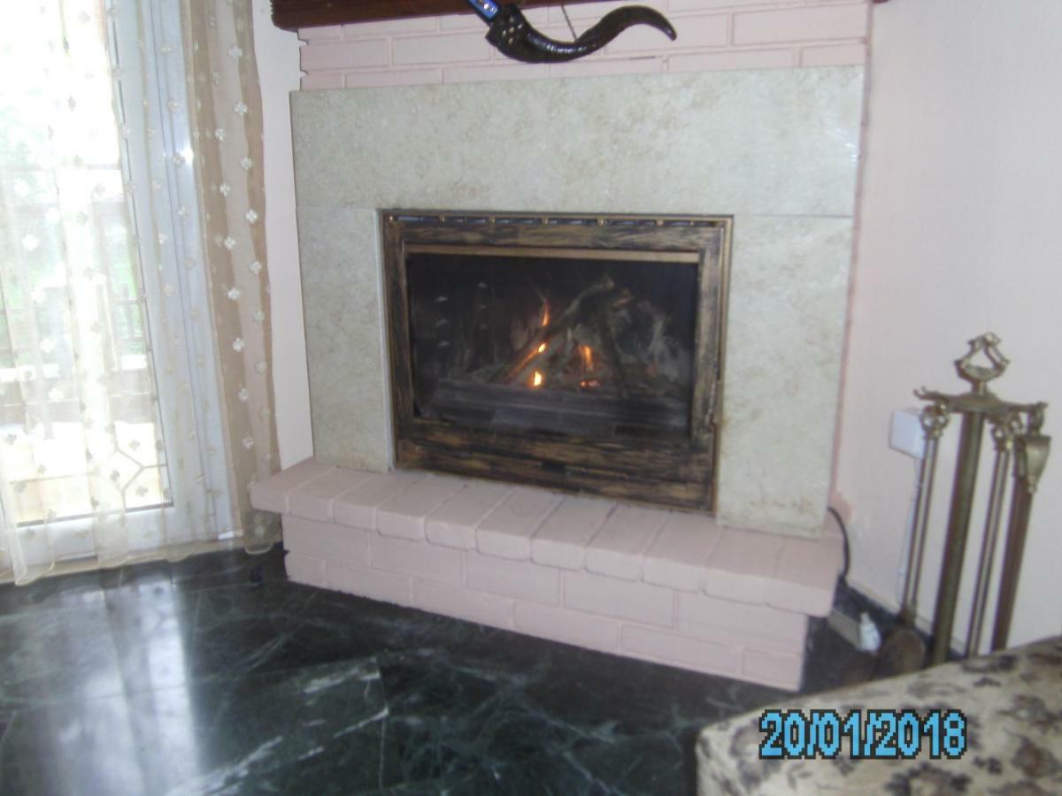 George'S House Apartment Agios Matthaios  Ngoại thất bức ảnh