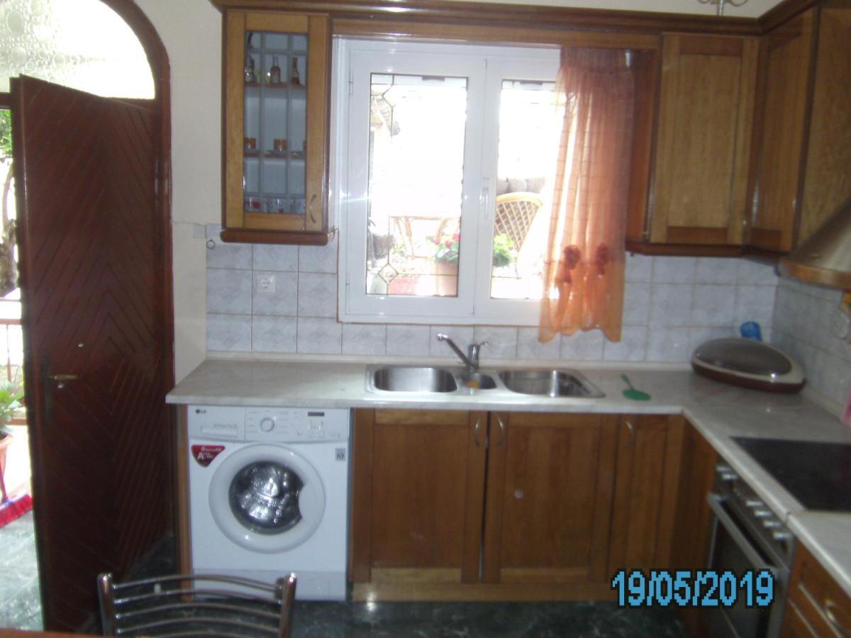 George'S House Apartment Agios Matthaios  Ngoại thất bức ảnh